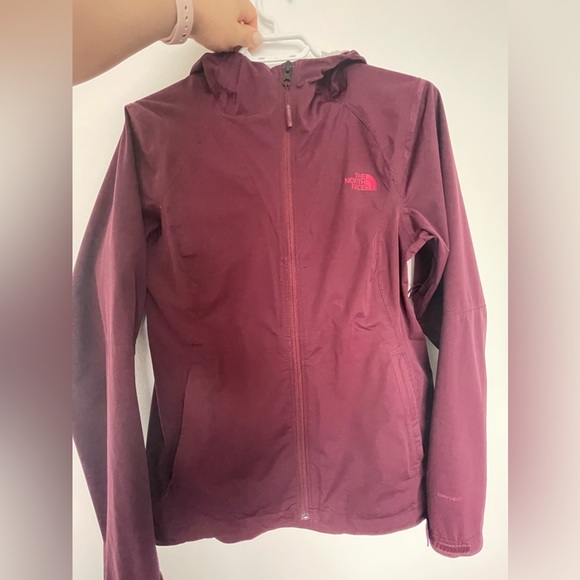 North face shell jacket in maroon color - Picture 8 of 8